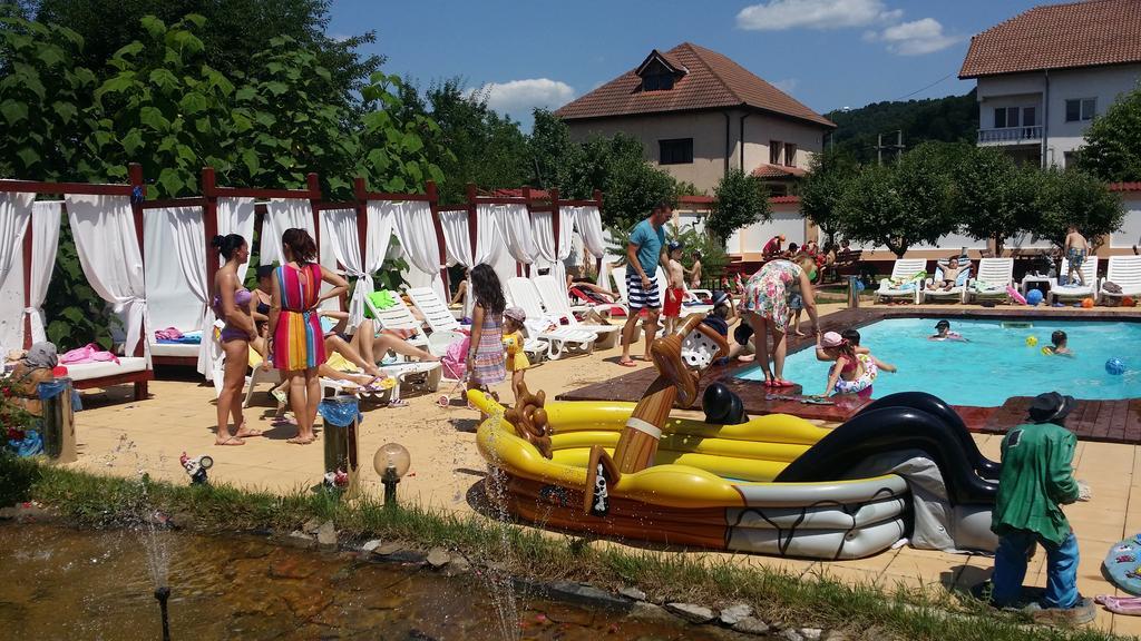 Casa Alba Ξενοδοχείο Râmnicu Vâlcea Εξωτερικό φωτογραφία